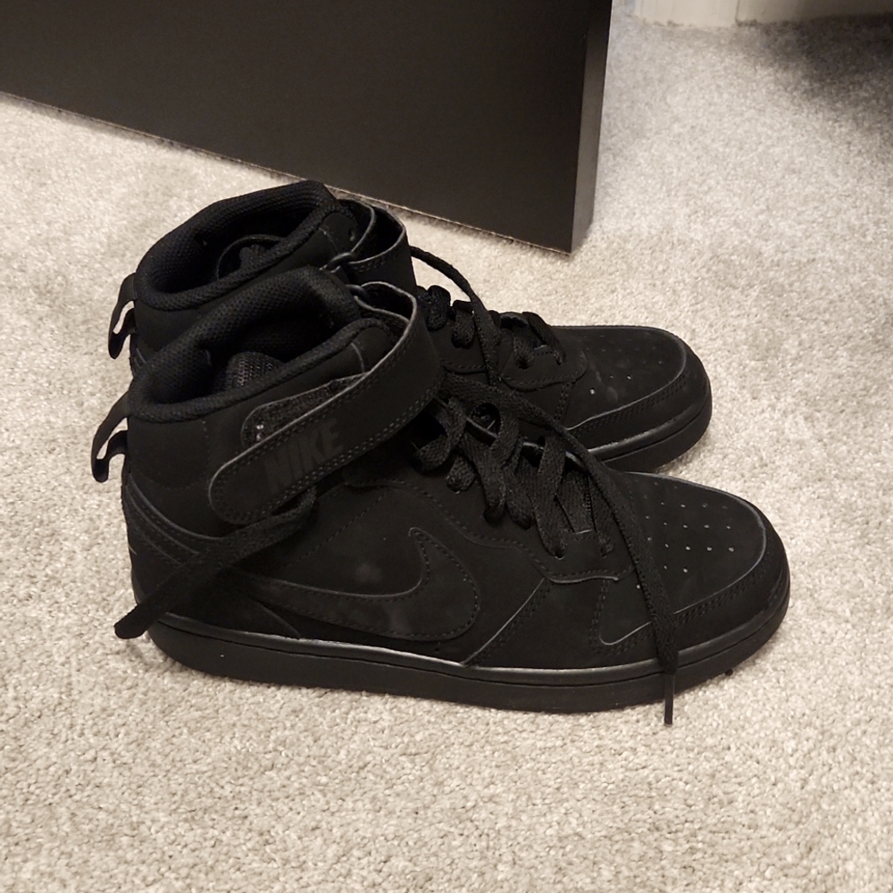 Kids High ytop basketball sneakers